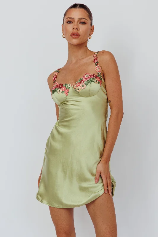 Great Bargains Rose Garden Floral Applique Mini Dress Lime