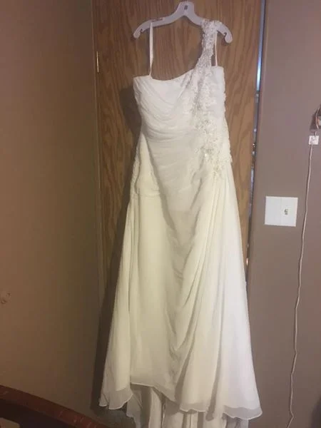 Closeout David's Bridal 9V3398