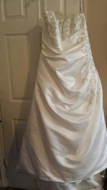 Mega Deal David's Bridal 9v9665