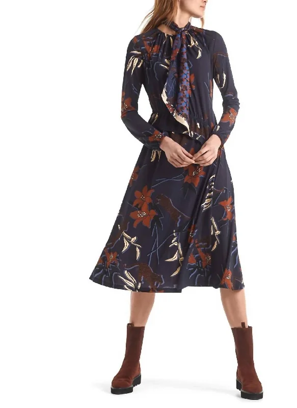 Can't Miss Dress In Navy Print