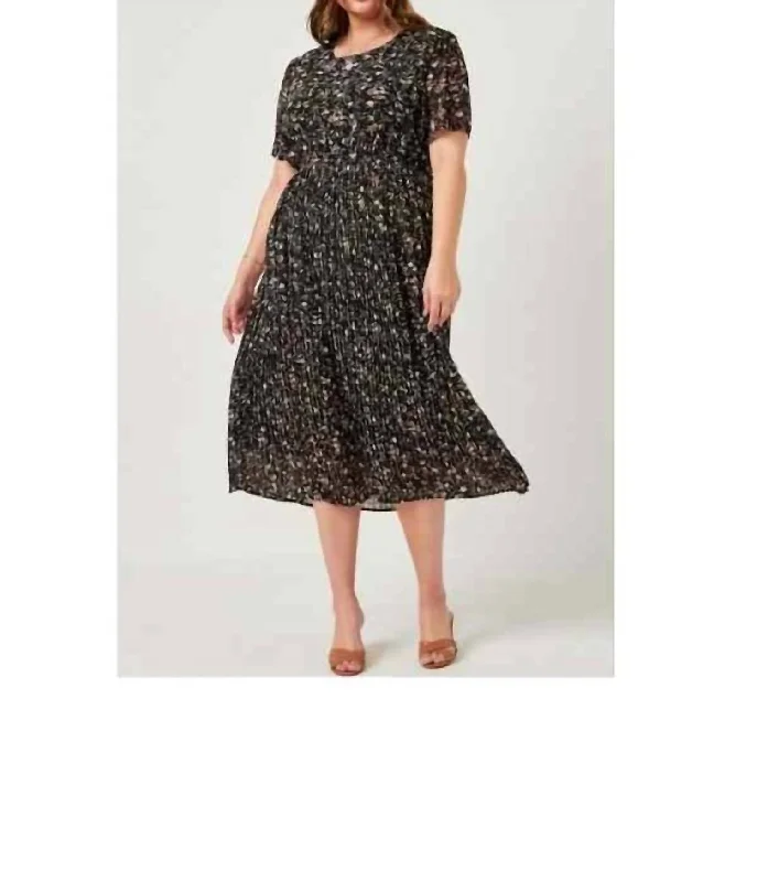Mega Sale Pleated Floral Midi Dress in Black Floral