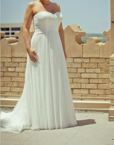 Super Sale David's Bridal Galina Swiss Dot Tulle Empire Waist Soft Wedding G