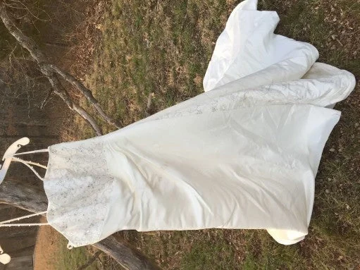 Hurry In David's Bridal 9V8234