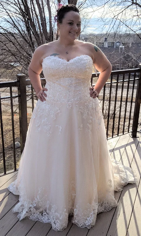 Value Deals David's Bridal 9V3836